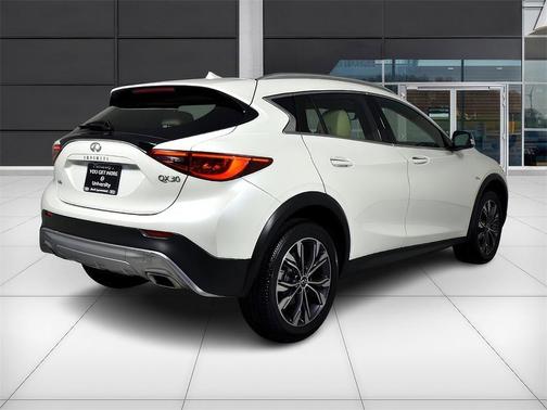 2018 INFINITI QX30 Luxury