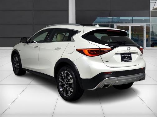 2018 INFINITI QX30 Luxury