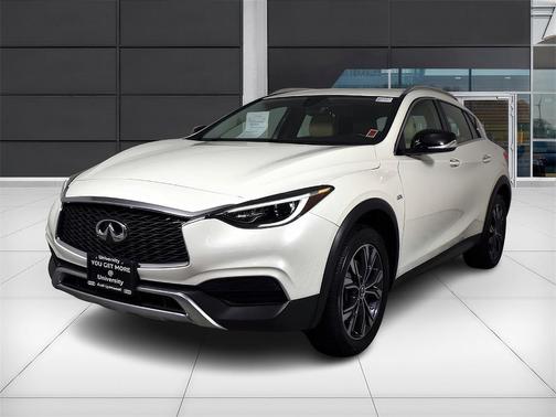2018 INFINITI QX30 Luxury