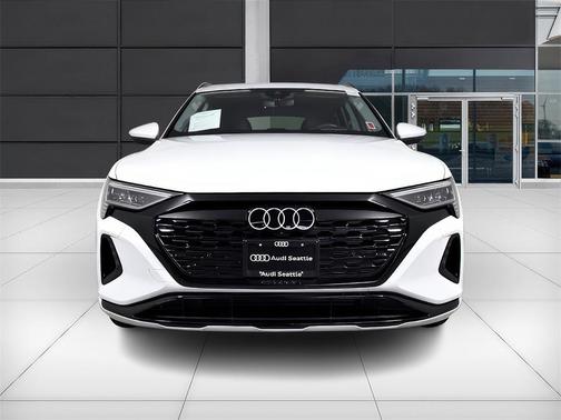 2024 Audi Q8 e-tron Premium