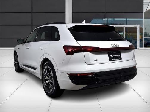2024 Audi Q8 e-tron Premium