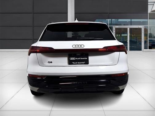 2024 Audi Q8 e-tron Premium