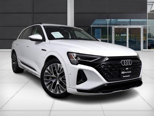 2024 Audi Q8 e-tron Premium