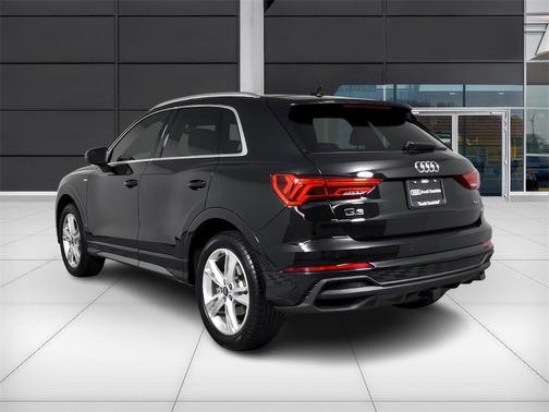 2024 Audi Q3 45 S line Premium