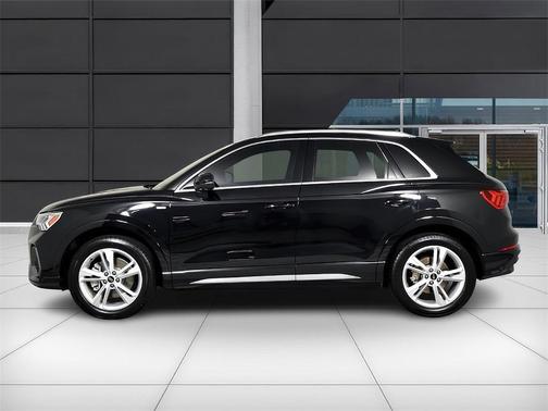 2024 Audi Q3 45 S line Premium