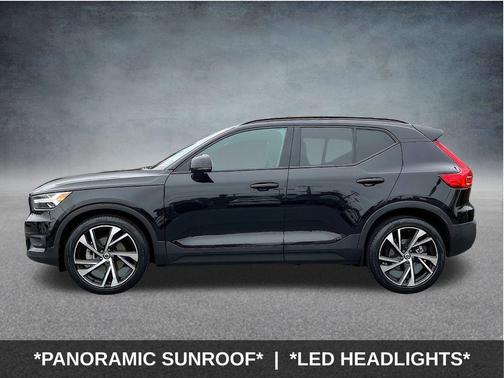 2022 Volvo XC40 T5 R-Design