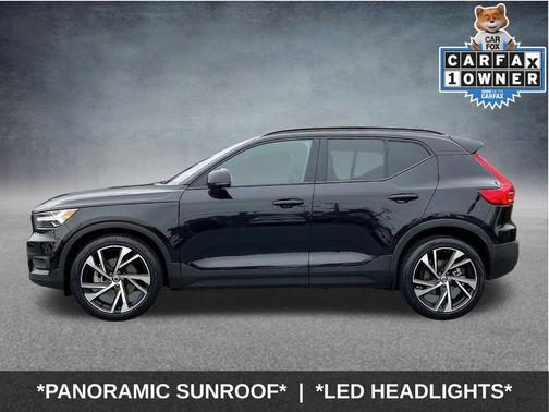 2022 Volvo XC40 T5 R-Design