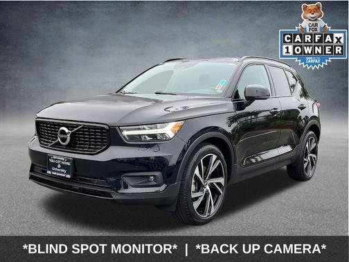 2022 Volvo XC40 T5 R-Design