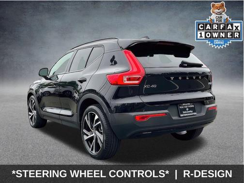 2022 Volvo XC40 T5 R-Design