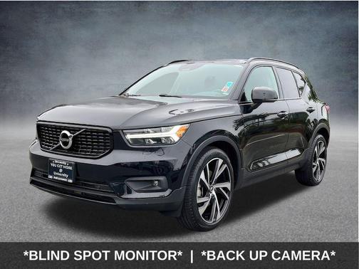2022 Volvo XC40 T5 R-Design