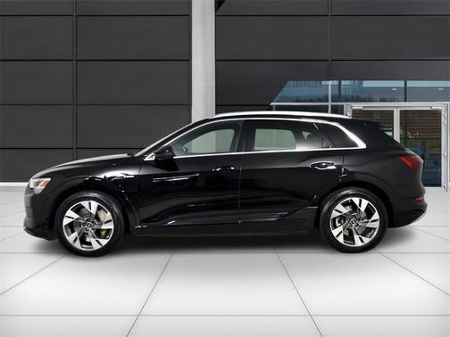 2022 Audi e-tron Premium
