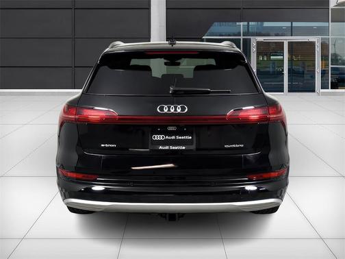 2022 Audi e-tron Premium