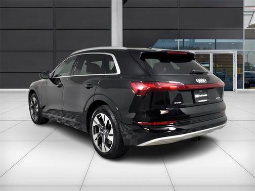 2022 Audi e-tron Premium