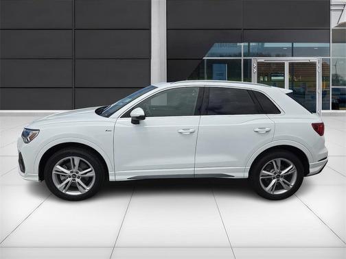 2024 Audi Q3 45 S line Premium