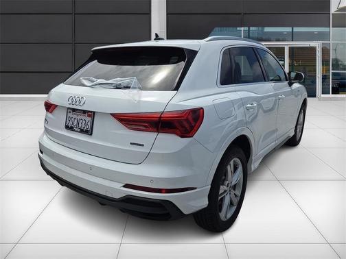 2024 Audi Q3 45 S line Premium