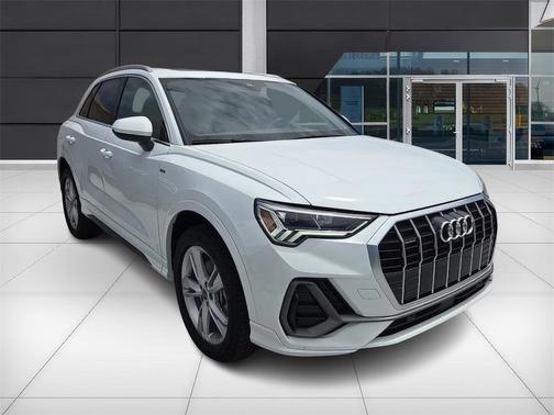 2024 Audi Q3 45 S line Premium