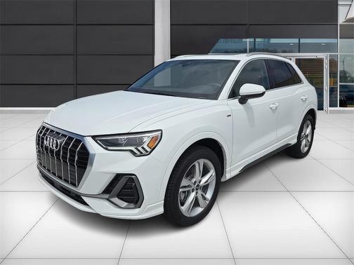 2024 Audi Q3 45 S line Premium