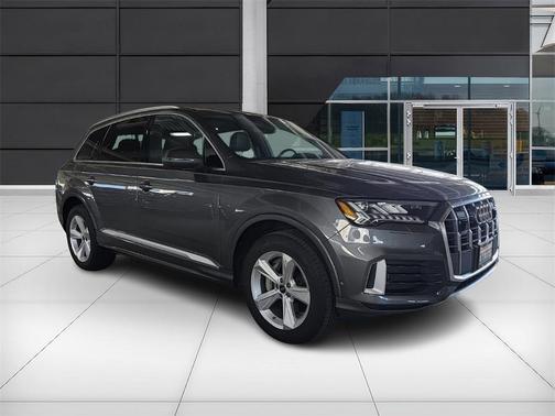 2023 Audi Q7 45 Premium Plus
