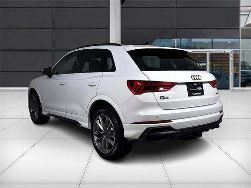 2024 Audi Q3 45 S line Premium