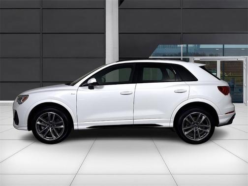 2024 Audi Q3 45 S line Premium
