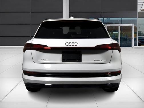 2021 Audi e-tron Premium