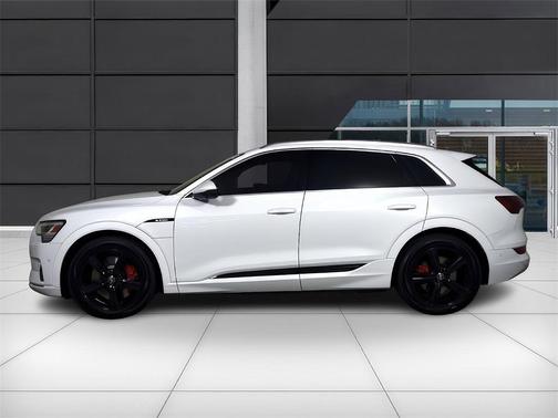 2019 Audi e-tron Prestige
