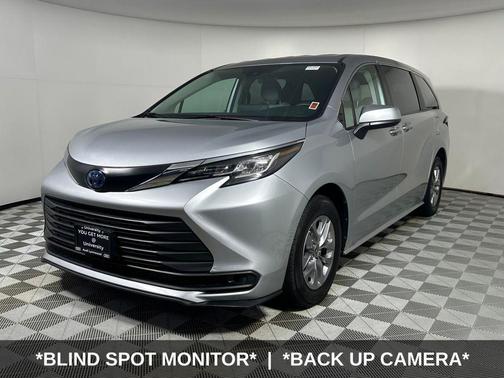 2022 Toyota Sienna LE