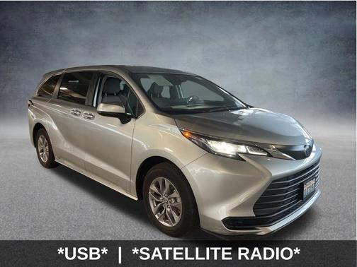 2022 Toyota Sienna LE