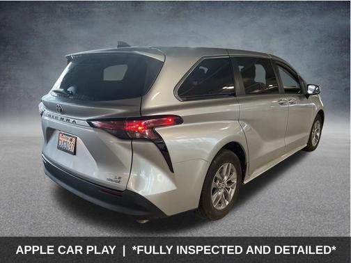 2022 Toyota Sienna LE