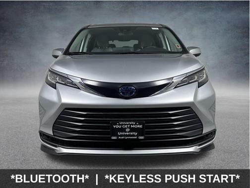 2022 Toyota Sienna LE