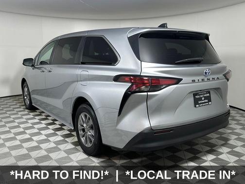 2022 Toyota Sienna LE