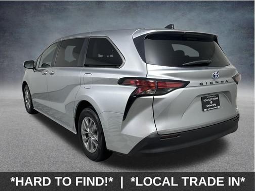 2022 Toyota Sienna LE