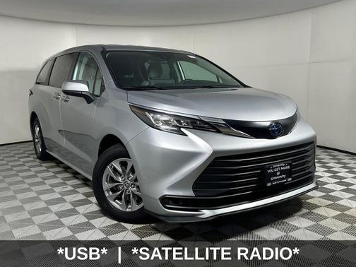 2022 Toyota Sienna LE