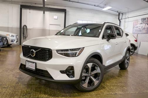 2026 Volvo XC40 B5 Plus