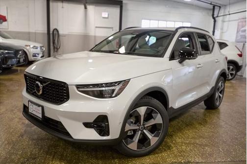 2026 Volvo XC40 B5 Plus