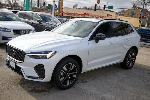 2026 Volvo XC60 B5 Plus