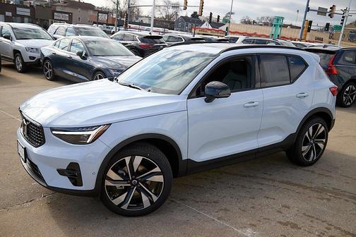 2026 Volvo XC40 Ultra, B5 AWD Gas (mild hybrid), Dark