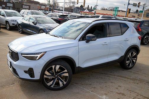 2026 Volvo XC40 Ultra, B5 AWD Gas (mild hybrid), Dark