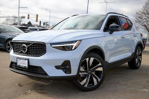 2026 Volvo XC40 Ultra, B5 AWD Gas (mild hybrid), Dark