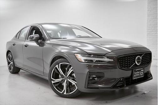 2024 Volvo S60 B5 Core Dark Theme