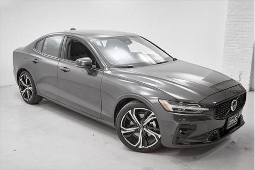 2024 Volvo S60 B5 Core Dark Theme