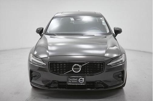2024 Volvo S60 B5 Core Dark Theme