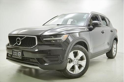2022 Volvo XC40 T5 Momentum