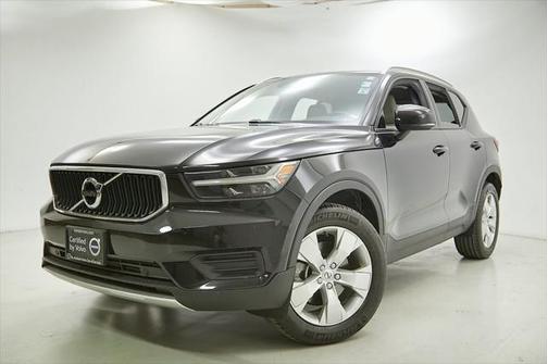 2022 Volvo XC40 T5 Momentum