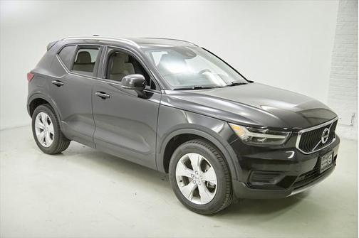 2022 Volvo XC40 T5 Momentum