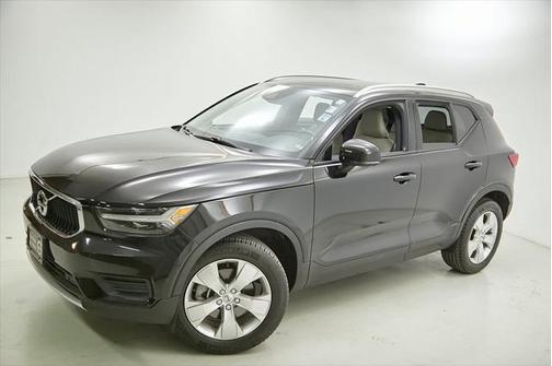 2022 Volvo XC40 T5 Momentum