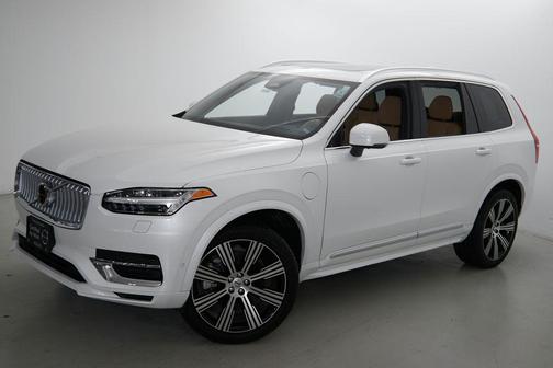 Crystal White Metallic 2025 Volvo XC90 Plug-In Hybrid T8 Ultra 7-Seater