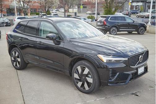 2025 Volvo XC60 Plug-In Hybrid Plus