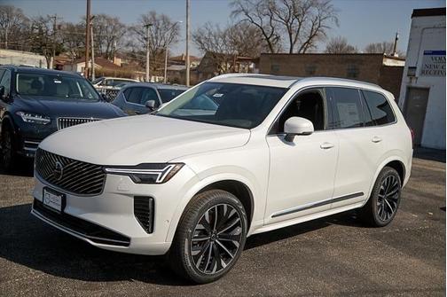 2025 Volvo XC90 B6 Plus 7-Seater