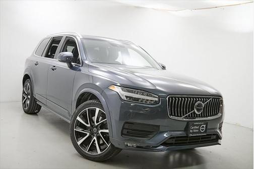 2022 Volvo XC90 T6 Momentum